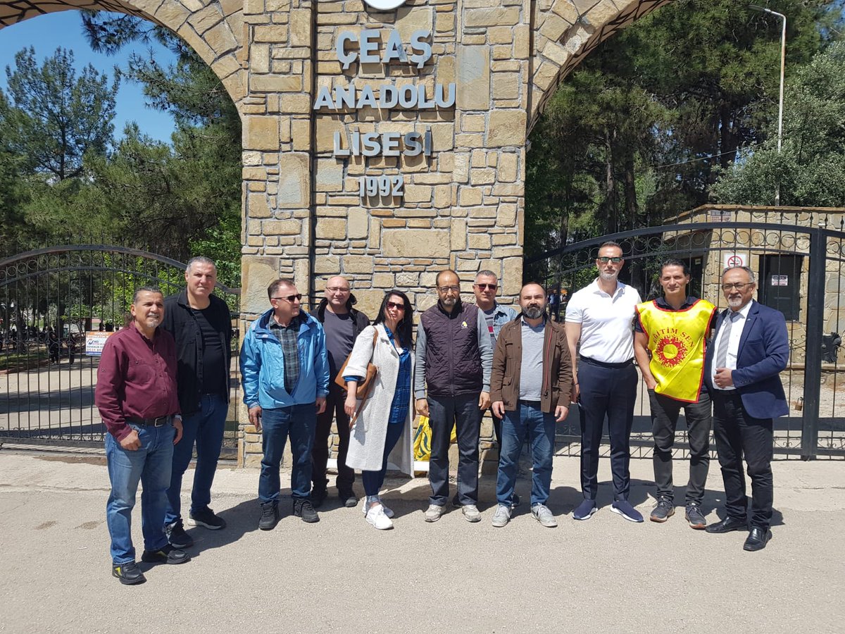 egitimsenadana's tweet photo. Proje okullarındaki keyfi uygulamalara karşı taleplerimizi ÇEAŞ Anadolu Lisesi önünde bir kez daha açıkladıktan sonra eğitim emekçileriyle bir araya geldik.Siyasi ve sendikal saiklerle haksız ve hukuksuz bir şekilde yapılan atamalara geçit vermeyeceğiz.
#TorpilDeğilLiyakat https://t.co/xJjaSRJlPf