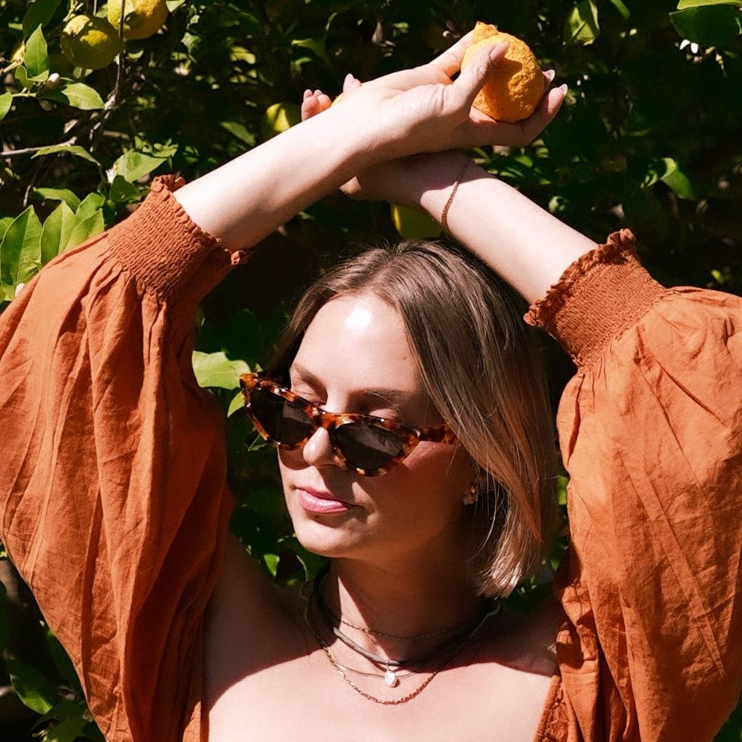 Olabonitaco's tweet photo. Some things in life are just chef’s kiss—fresh citrus, golden hour, and skincare that makes you feel just as radiant as you look. ✨

#VitaminSeaAndC #GoldenStateOfMind #CitrusKissed #SunkissedAndBonita https://t.co/PqOhM9h0DT