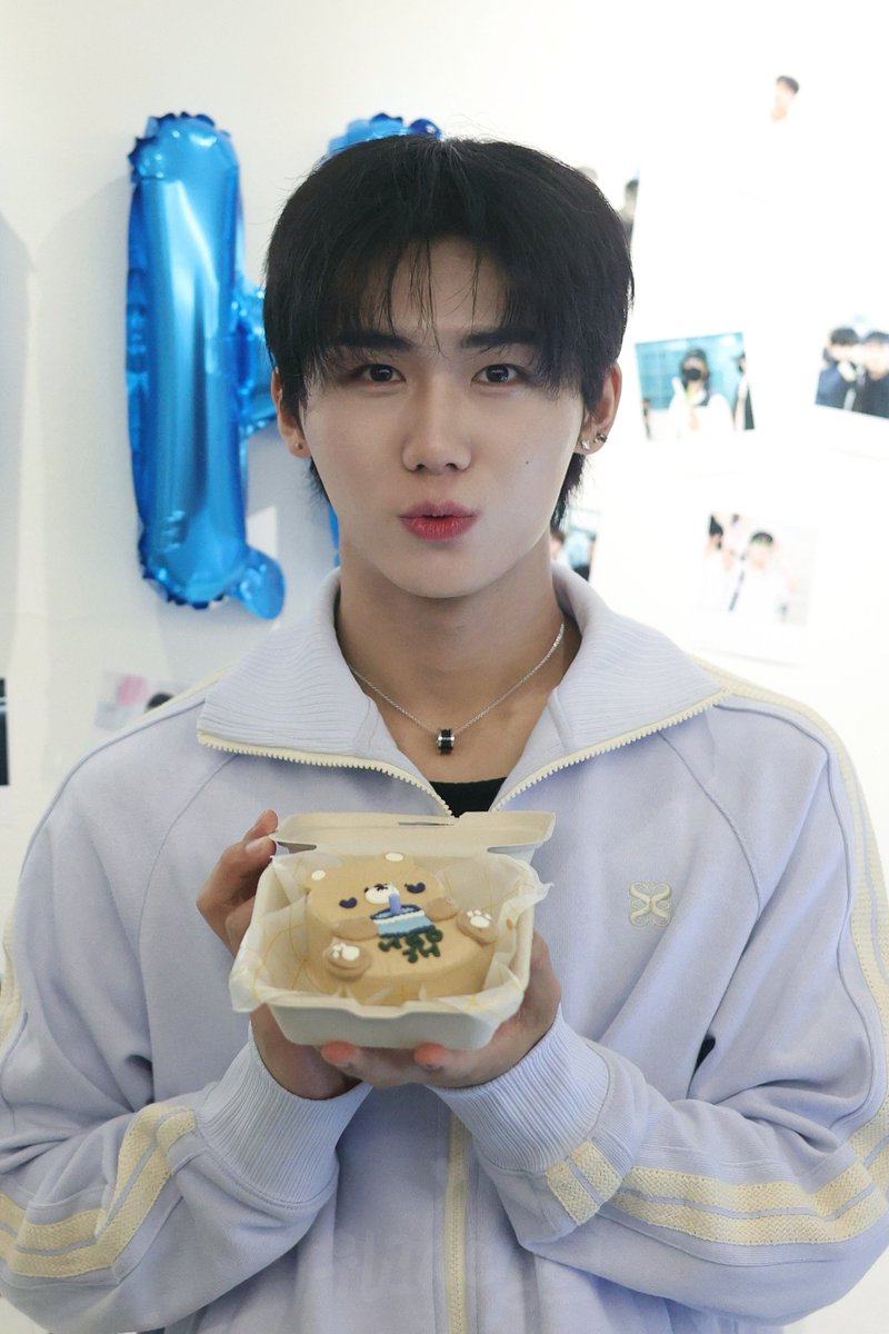 종형아 생일 진짜진짜 축하해🎂💙

#HAPPY_JONGHYEONG_DAY