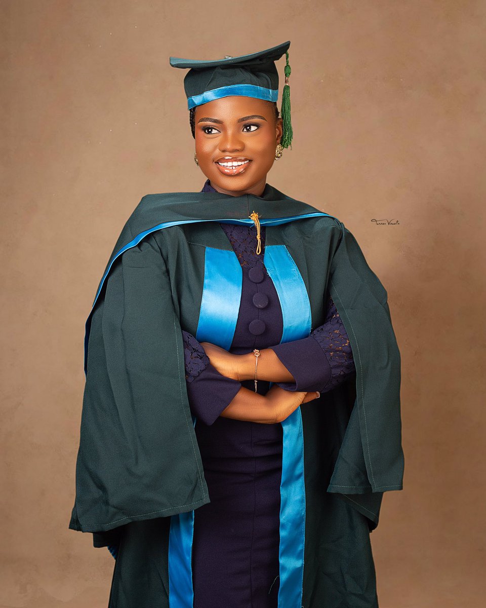 MercyBeaucoup22's tweet image. Convocation may be over,but it worth celebrating everyday
Pictures did not make it to this space and the time is now
So permit me to introduce myself again
Akanji Christianah Anuoluwapo
BSc. Political Science
CGPA:4.25/5.00
Federal University of Oye Ekiti,Ekiti State ❤️
#fuoye