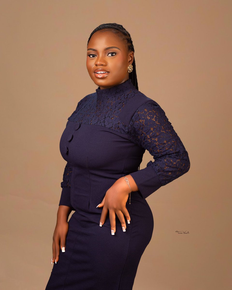 MercyBeaucoup22's tweet image. Convocation may be over,but it worth celebrating everyday
Pictures did not make it to this space and the time is now
So permit me to introduce myself again
Akanji Christianah Anuoluwapo
BSc. Political Science
CGPA:4.25/5.00
Federal University of Oye Ekiti,Ekiti State ❤️
#fuoye