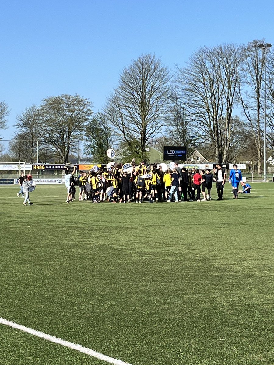 Eindstand Frisia 1 -<a href="/fcburgum/">FC Burgum</a> 1 3-0. Doelpunten van Lucas, Dela en Quinten. Hierdoor is Frisia kampioen van de 2e klasse J. Het 2e kampioenschap op rij, erg knap. Gefeliciteerd mannen!