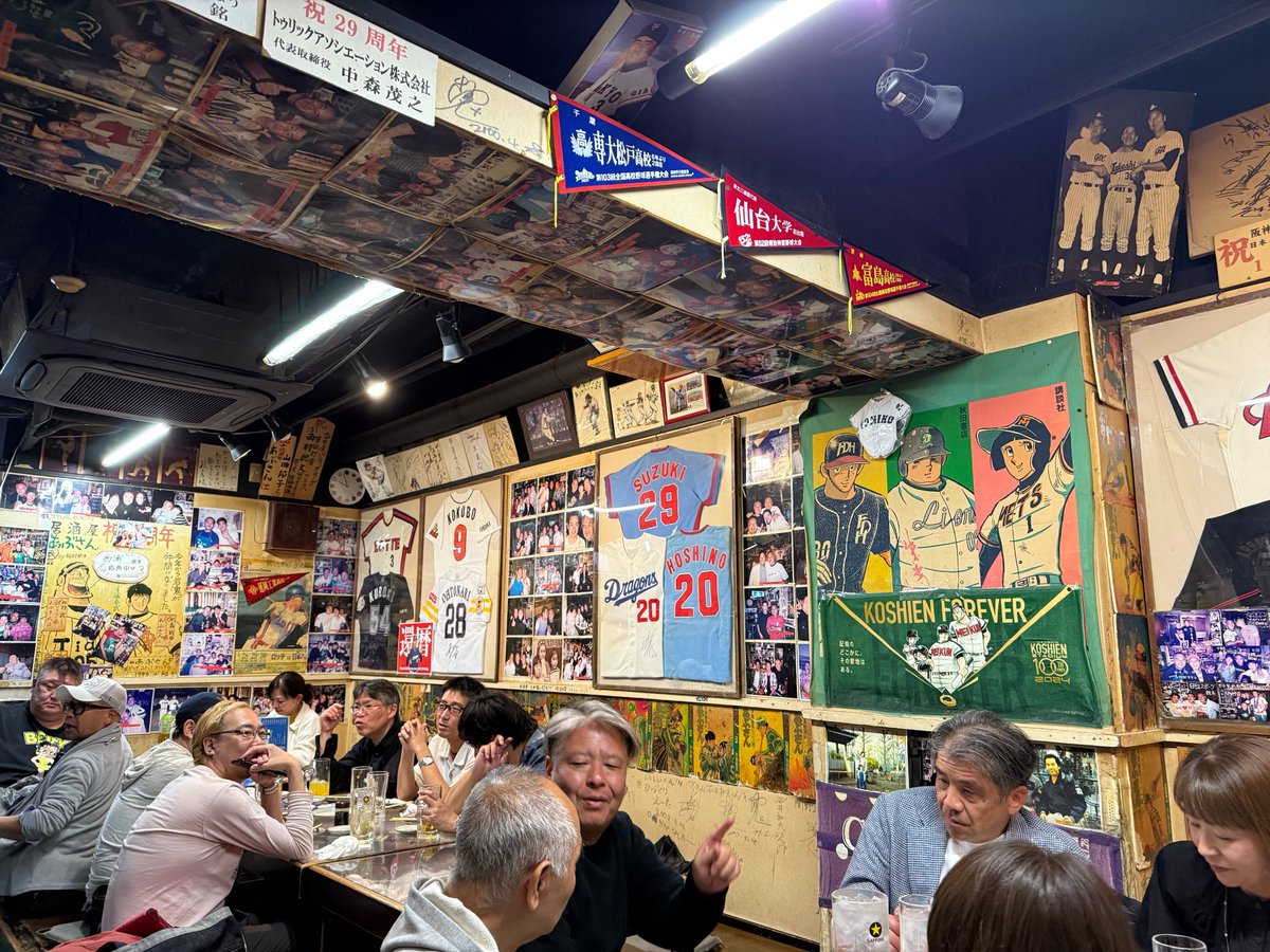 millerdna's tweet photo. I've been to 11 @npb parks in the last 12 days, but Abusan in Shinjuku may be one of my favorite stops! If you're a baseball fan in Tokyo, it is a must-stop izakaya! Everyone in there couldn't have been nicer and more engaging! (The food was tasty too!) #Japan #Abusan #NPB https://t.co/cvNUnqtie4