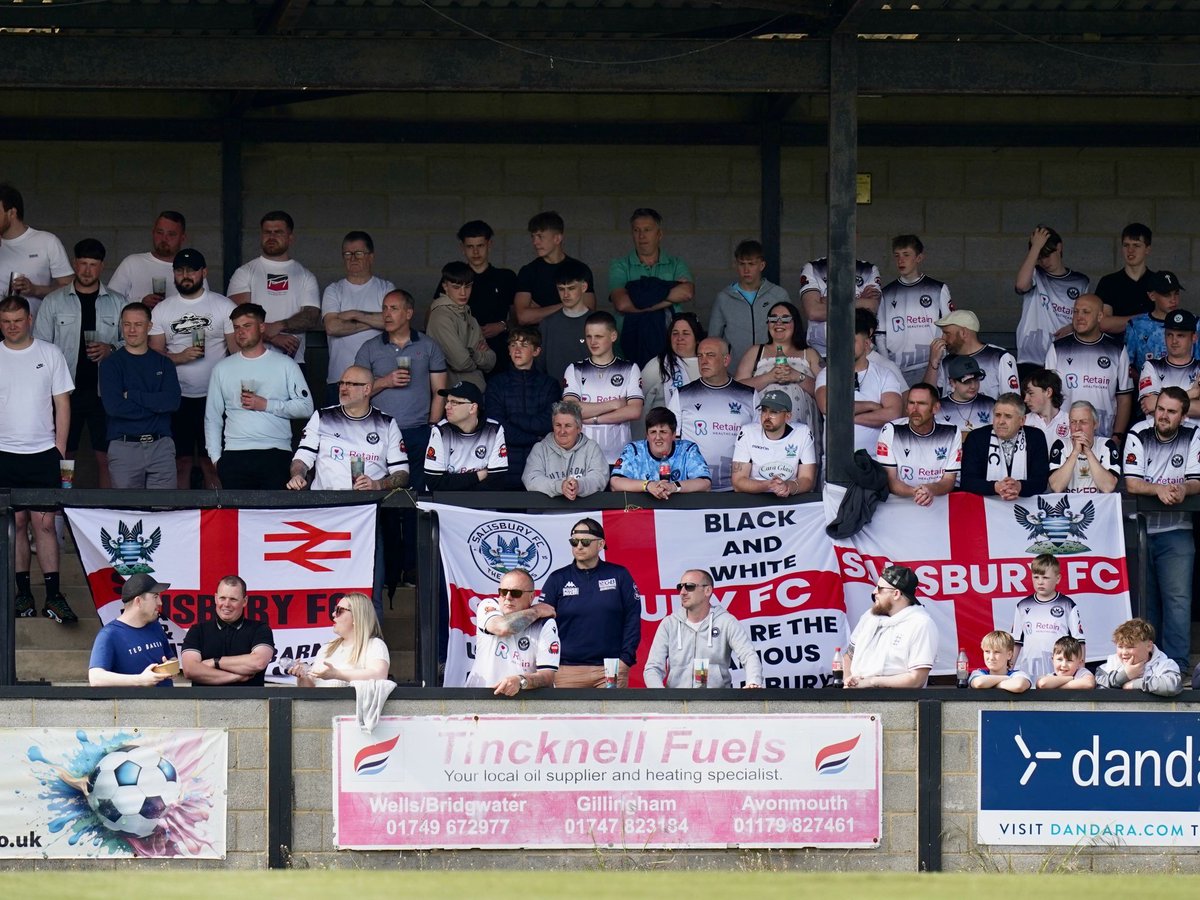 SalisburyFC's tweet photo. YOU WHITES | #UniteinWhite
Credit- Michael Berkley
#COYW https://t.co/ECKGZ1944M