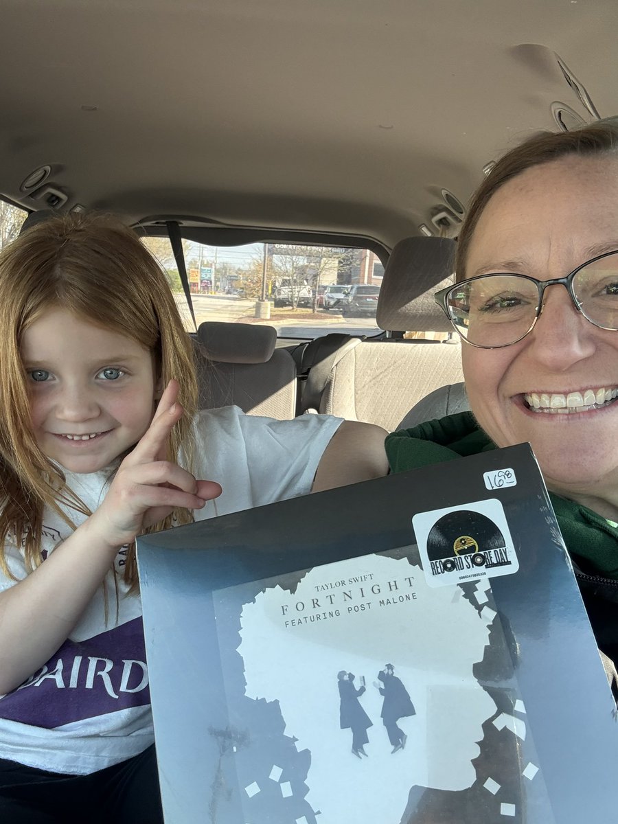 LDesilvey81's tweet photo. Of course we didn’t miss this #RSD25 @taylornation13 https://t.co/z8fraG4O8p