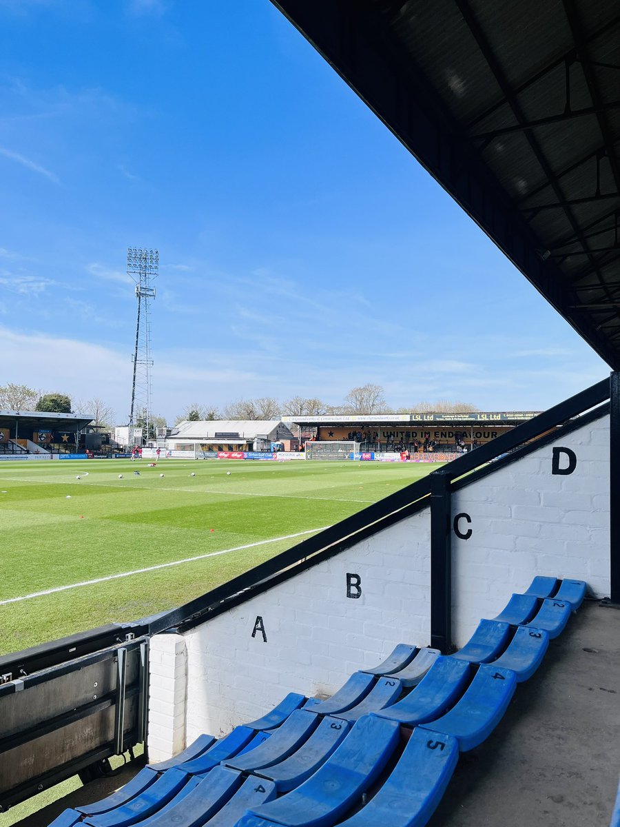 NathanAlbon's tweet image. Sun-soaked afternoon in Cambridge ☀️
Cambridge trying to keep their League One survival hopes alive vs Charlton who are aiming to nail down a play-off place ⚽️
Updates on @5liveSport & Final Score on @BBCiPlayer / @BBCSport app 📻📺