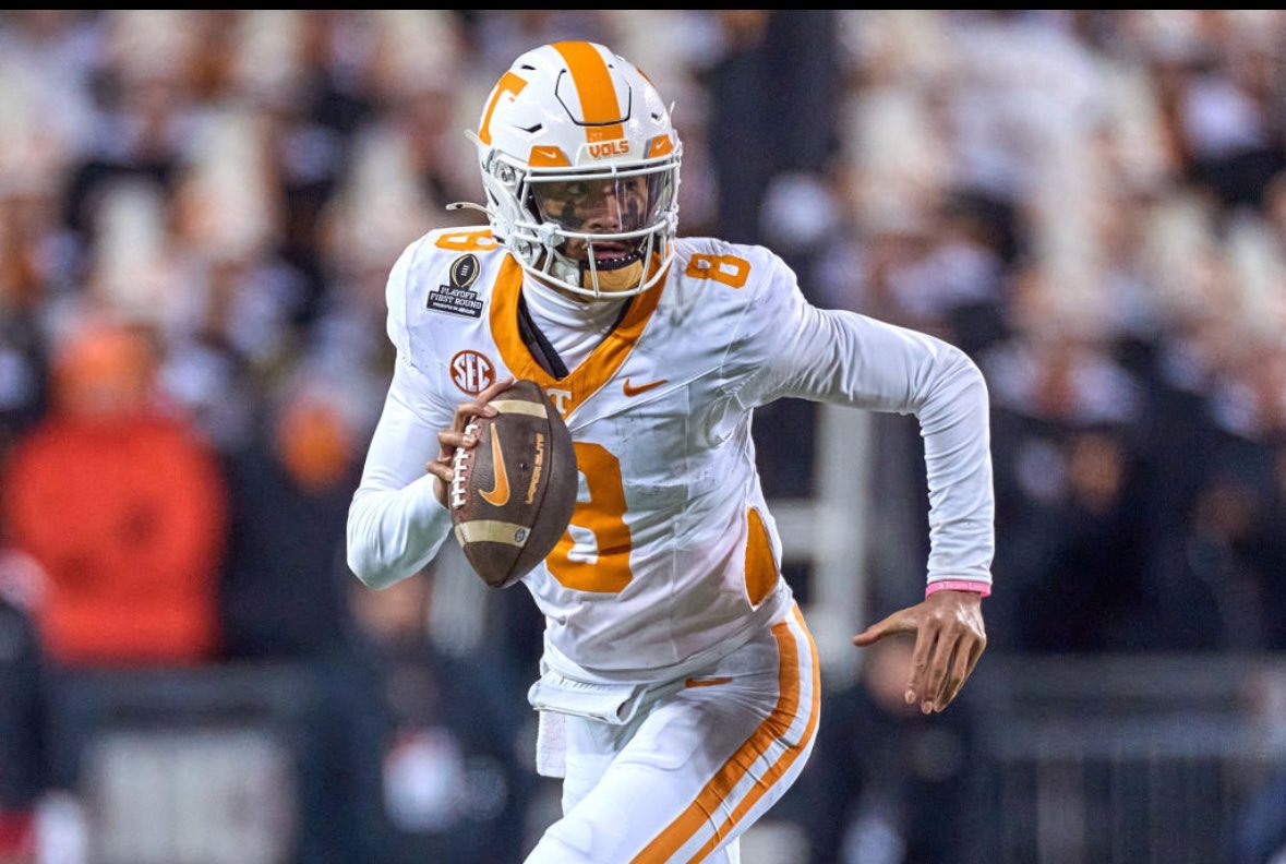 ReeseClarett13's tweet image. Don’t blame this kid. Blame the NCAA for not creating an environment for people to FAIRLY operate in. Things like this look crazy when there is no universal rules or structure in place that allows both sides to represent their interests. 

It’s easy to blame the kid because of…