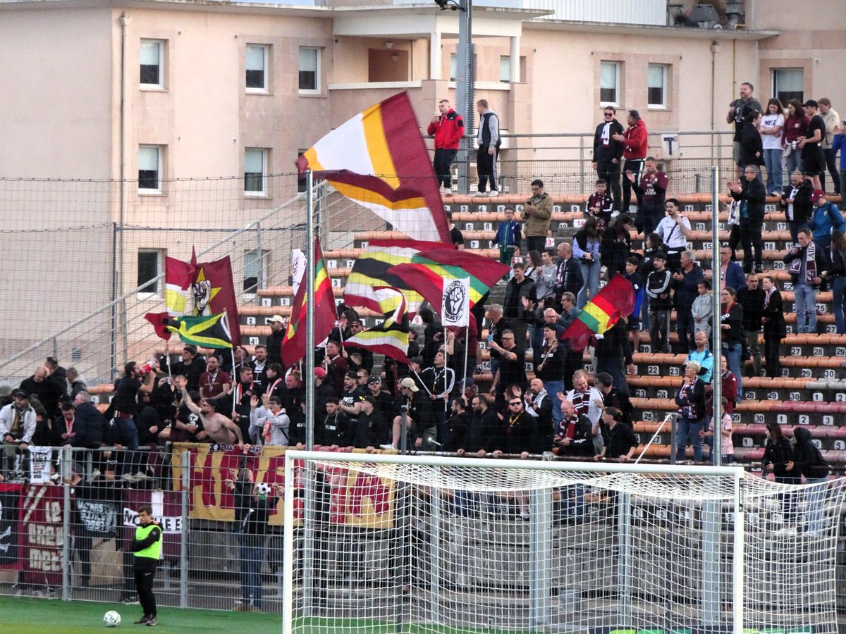 ⚽️ Martigues - Metz
📢 Un parcage messin bien garni malgré les 800km qui séparent les deux villes ! 
📆 Vendredi 11 avril 2025 
📸 UMF / <a href="/JLGallois/">Jean-Loup Gallois</a> 

#FCMFCM