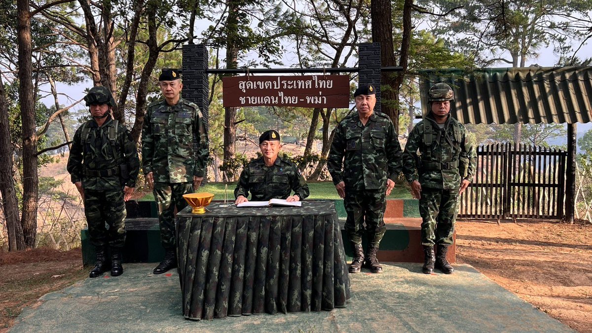 RTARF_PR's tweet photo. ผู้บัญชาการทหารสูงสุด ลงพื้นที่ชายแดนภาคเหนือ ตรวจความพร้อมการสกัดกั้นยาเสพติดช่วงสงกรานต์ https://t.co/eBVJxZPxnL
#ฉก331
#ฉก88
#PeopleFirst
#SupportToGov
#ทหารเพื่อประชาชน
#สงกรานต์ปลอดภัย https://t.co/OnchAJ5ohC