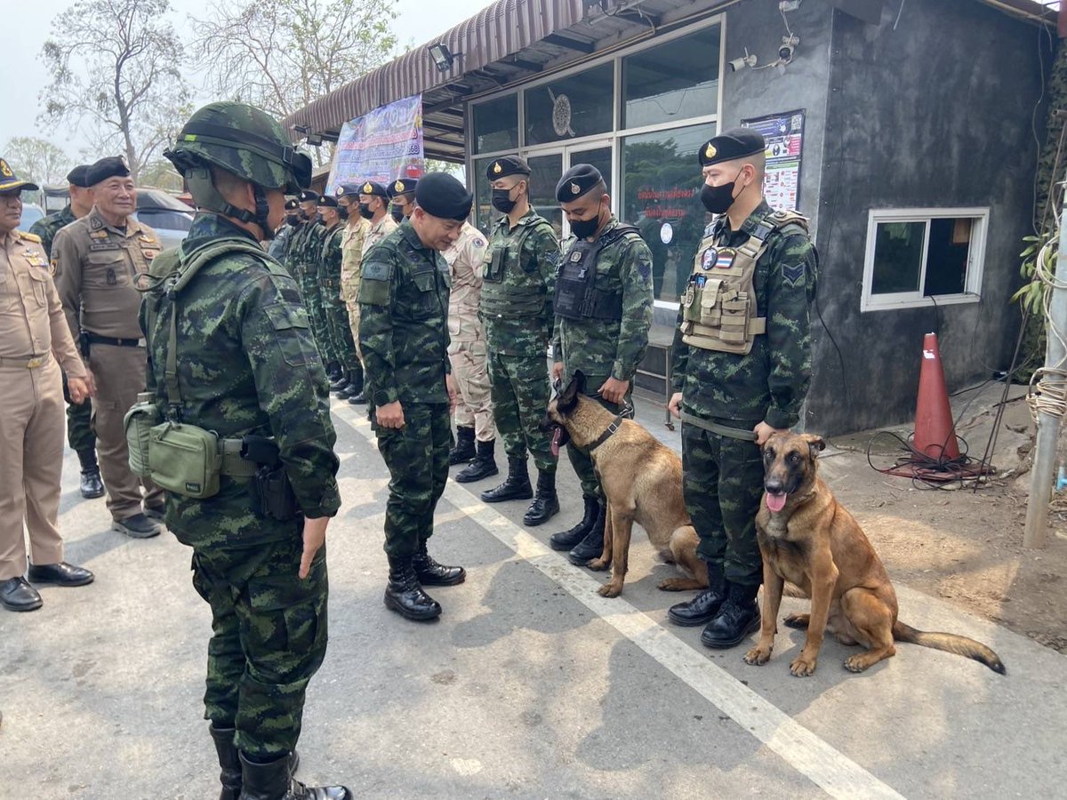 RTARF_PR's tweet photo. ผู้บัญชาการทหารสูงสุด ลงพื้นที่ชายแดนภาคเหนือ ตรวจความพร้อมการสกัดกั้นยาเสพติดช่วงสงกรานต์ https://t.co/eBVJxZPxnL
#ฉก331
#ฉก88
#PeopleFirst
#SupportToGov
#ทหารเพื่อประชาชน
#สงกรานต์ปลอดภัย https://t.co/OnchAJ5ohC