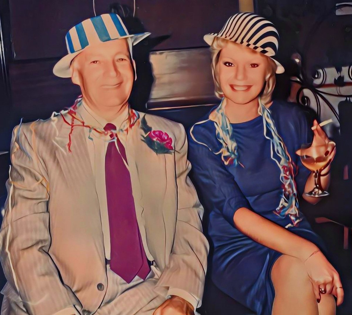 tinhat59's tweet photo. Party time ! Who doesn't love a good party...?
#party #partytime #partydress #portraitphotography #lifestyle https://t.co/hlPrJwJF3E