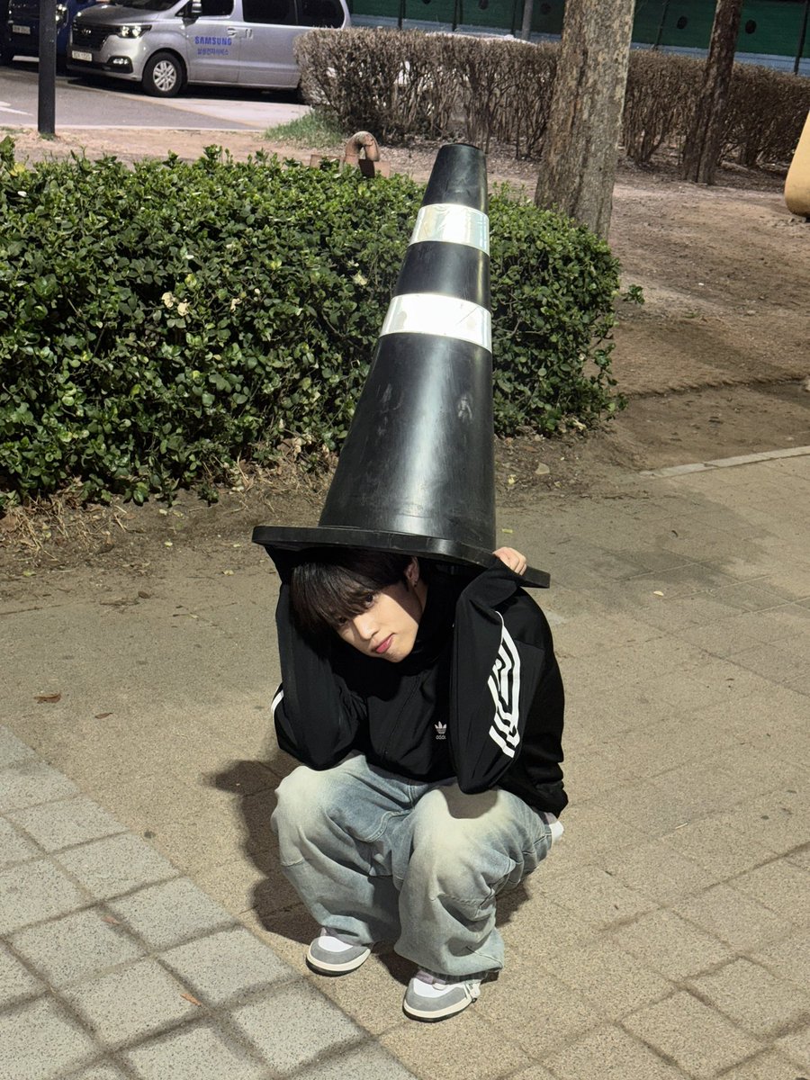 sunuv412's tweet photo. 사진 뜨자마자 선프소녀들 이건못참지 이러면서 두버전 중 하나로 배경화면교체식하는거 넘 커엽닼ㅋㅋㅋㅋ https://t.co/rfEb0M2ExD