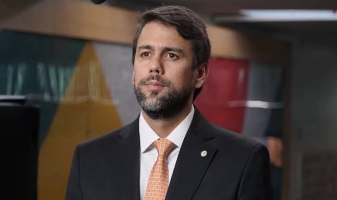 NewsLiberdade's tweet photo. 🚨URGENTE - Pedro Lucas, novo ministro de Lula, enviou R$ 30 milhões para a prefeitura do pai https://t.co/b2PkW2vKnq