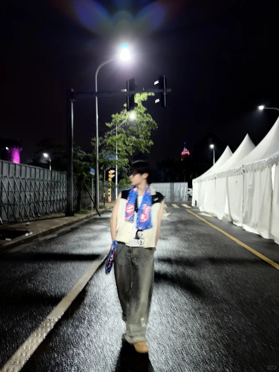doiekunkun's tweet photo. 250412 #KUN Xiaohongshu update #WayV
'Accomplishing the freedom of playing with water 💦'
#waterbombHainan #TheWayToOpenSummer #WayZenNiComplementaryFood #NoMuscles #ComePlayWithWaterTogether 💥😂 https://t.co/BkljKXlIRE
