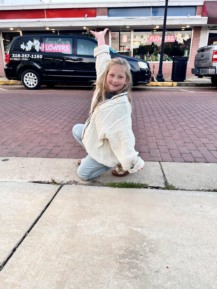 MiniSwiftieEve's tweet photo. @taylornation13 @PostMalone @blond_ish We drove head first, Fearlessly an hour and a half away for a chance to snag a Fortnite #RSD25 vinyl! @taylornation13 https://t.co/nANCvFurTH