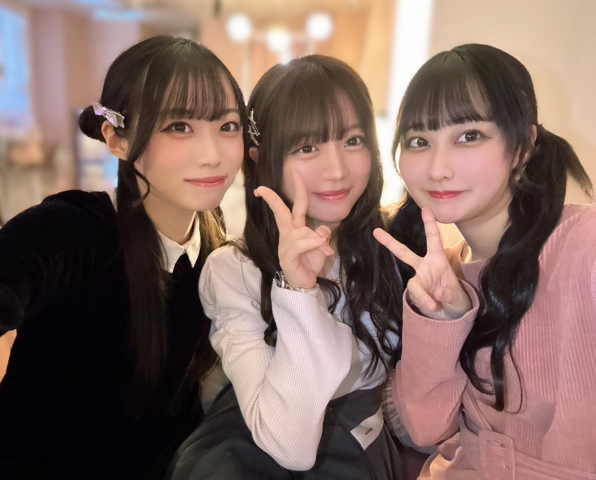 ic_maika's tweet photo. 五反田タイガーさんの舞台 #BORDER2025 で共演した
ゆずちゃん&ゆうかちゃんと女子会しました🙌🏻︎💕︎
一緒にいてすごく落ち着くのーー!!🥹
めちゃめちゃ楽��くてまたすぐ会いたいっ…!! https://t.co/E4KXeu6wLj