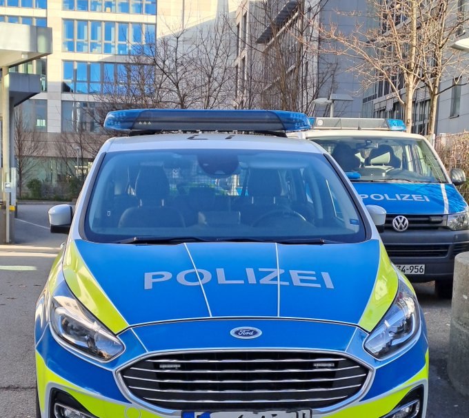 streckenagent_M's tweet photo. #S2: Zwischen #Karlsfeld und #Allach kommt es in Richtung stadteinwärts zu Verspätungen von bis zu 10 Minuten und Umleitungen. Der Grund hierfür ist ein Polizeieinsatz. Infos: https://t.co/bbDgteaafo https://t.co/oCXFHNF4d6