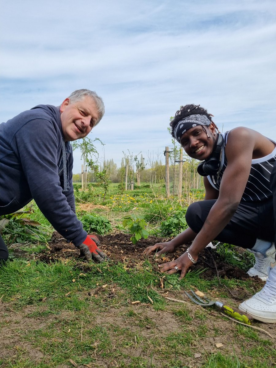 fruitnutvillage's tweet photo. The winter is over, but the planting continues at #PebbleMillPlayingFields #ForestGarden #SellyParkSouth.@TNLComFund #Redcurrant #Blackcurrant #Saltbush #BabyBlueEyes #DayLillies #LittleMissFiggy #GarlicChives https://t.co/95phgqmoaR