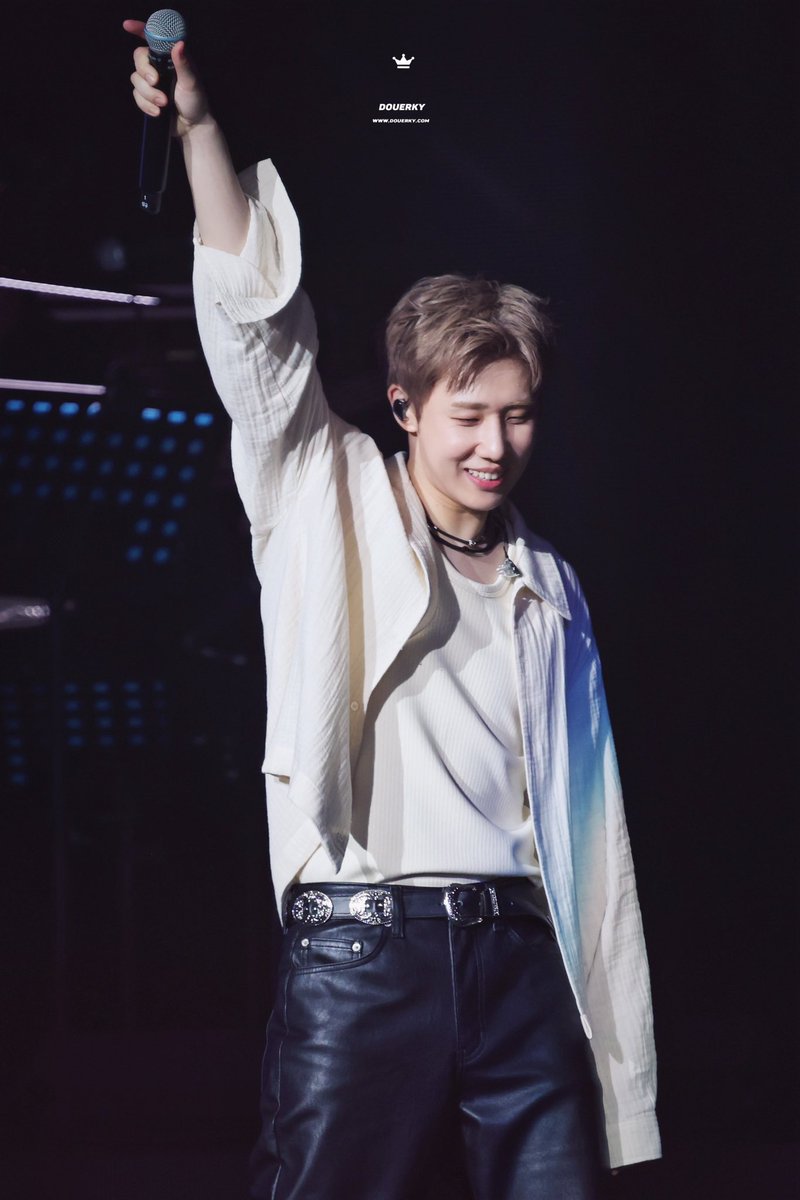 douerky's tweet photo. 250412 인피니트 앙콘 

❤️❤️

#성규 #김성규 https://t.co/qZsxDG8pQx