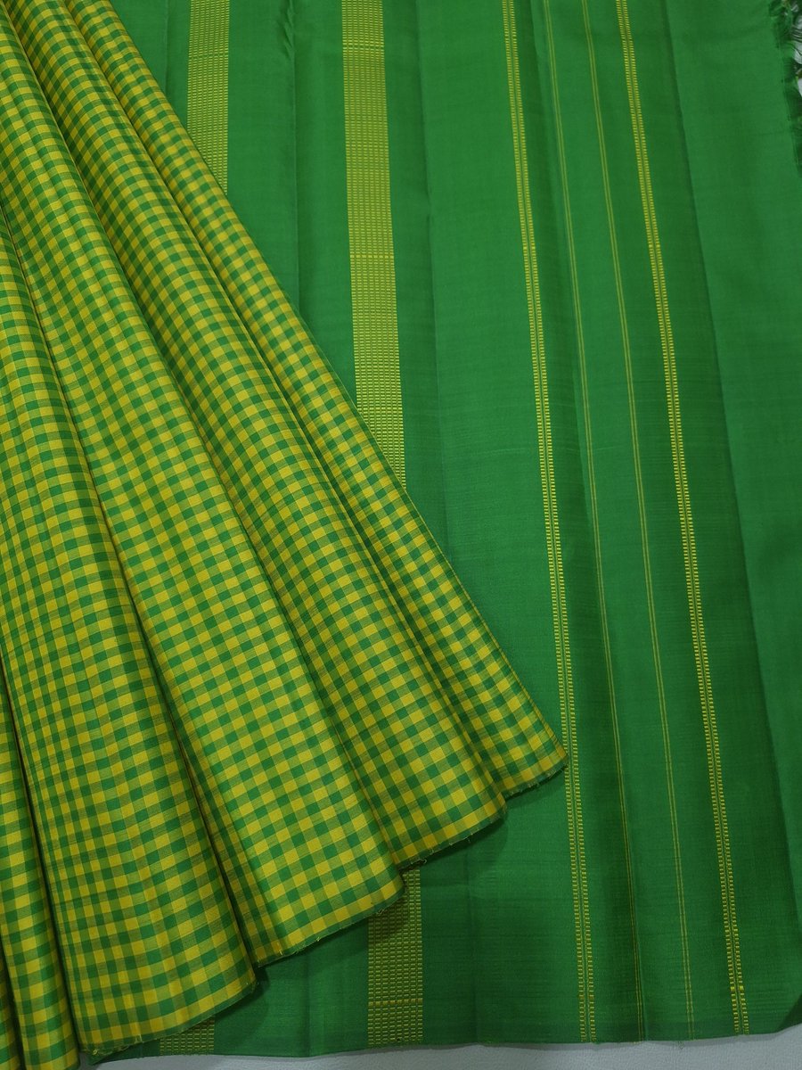 GO2Peak's tweet image. Namaskaram 

Beautiful podi checks (small checks) stunning #Arani silk saree. For regular wear / office wear / day long wear / temple wear / party wear. Bright energetic cool colour combination in green and yellow

#No_Zari #puresilk #handloom saree. Certified by @silkmarkindia