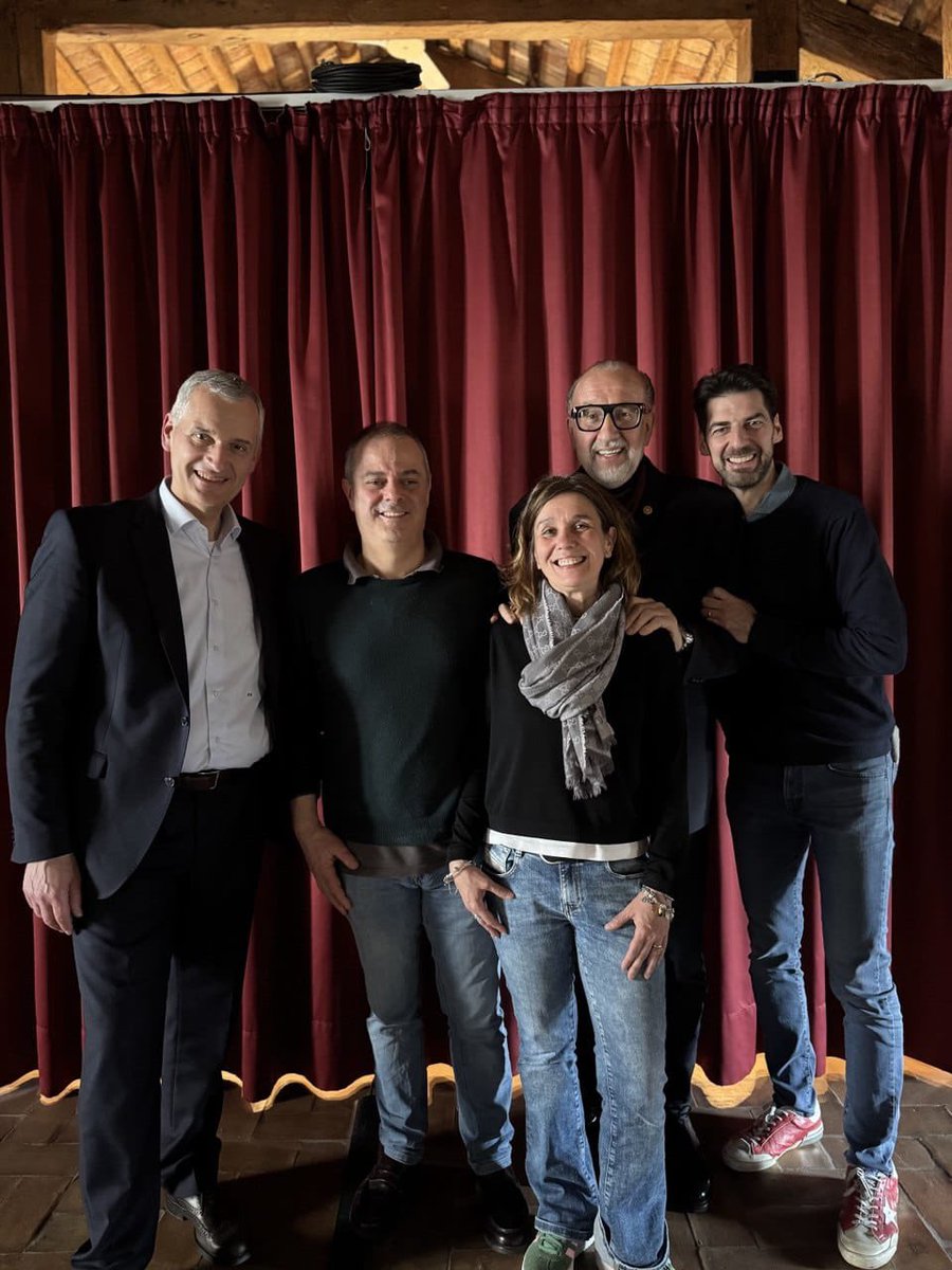 Laura (@_lauraorian) on Twitter photo With Saverio Santi <a href="/discunipd/">Dipartimento di Scienze Chimiche - UniPD</a> and Luigi Biasetto, Massimiliano Alajmo and Lorenzo Dante Ferro… it’s a pity that the perfumes 🌺 , the essences 🌺 and the flavors 🌺 we tasted yesterday with the teachers of the secondary school cannot be posted and shared 🤷🏻♀️ With Saverio Santi <a href="/discunipd/">Dipartimento di Scienze Chimiche - UniPD</a> and Luigi Biasetto, Massimiliano Alajmo and Lorenzo Dante Ferro… it’s a pity that the perfumes 🌺 , the essences 🌺 and the flavors 🌺 we tasted yesterday with the teachers of the secondary school cannot be posted and shared 🤷🏻♀️