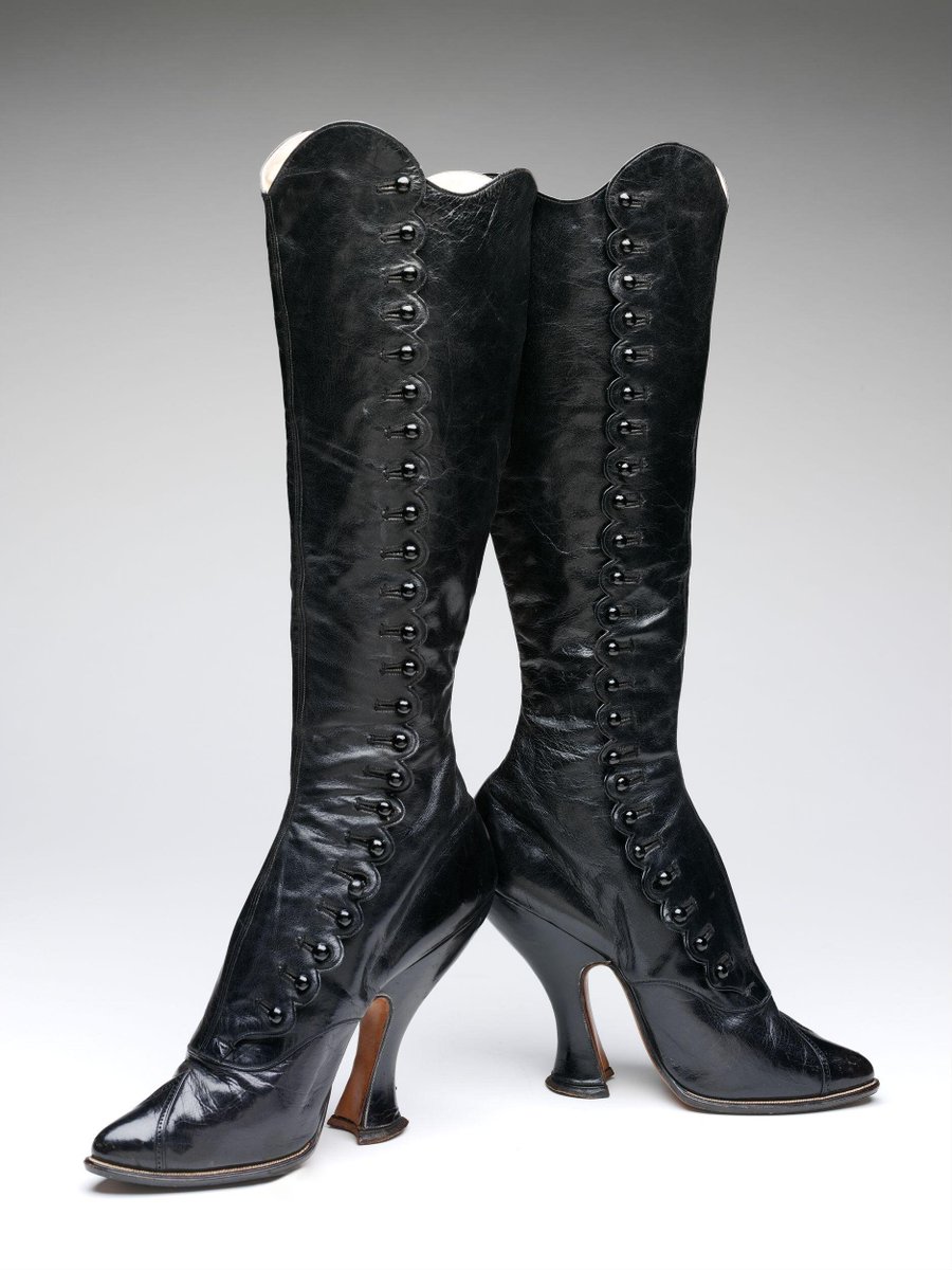 wikivictorian's tweet photo. Pair of leather buttoned boots by W. Coulson, 1895. Austria. Victoria &amp; Albert Museum. https://t.co/jQwTFDcqYo