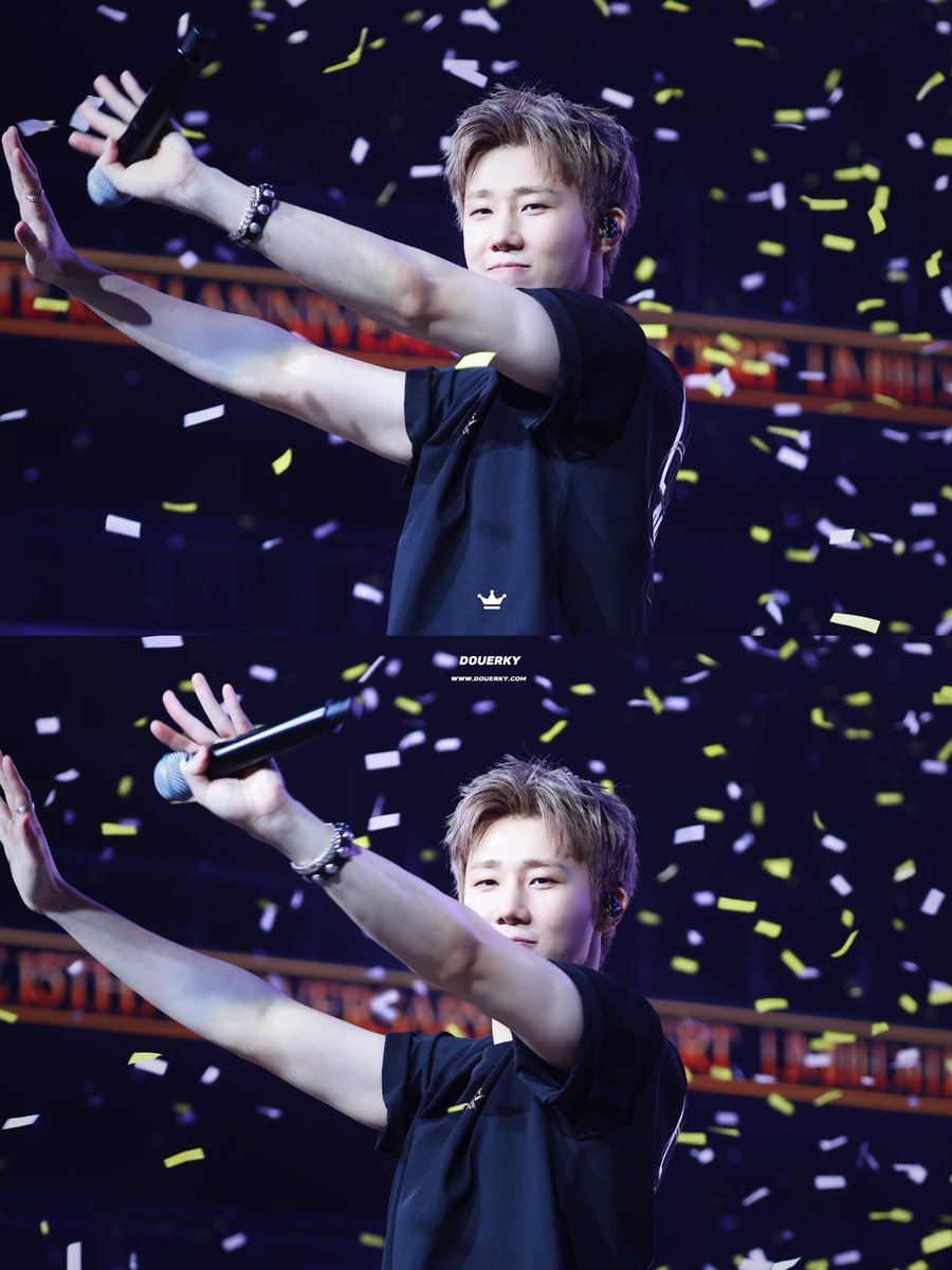 douerky's tweet photo. 250412 인피니트 앙콘 

👋

#성규 #김성규 https://t.co/m0Hs6dSVRK