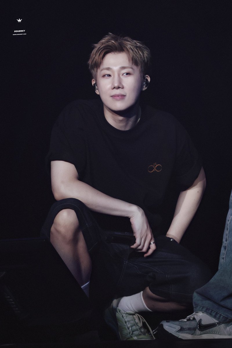 douerky's tweet photo. 250412 인피니트 앙콘 

👋

#성규 #김성규 https://t.co/m0Hs6dSVRK