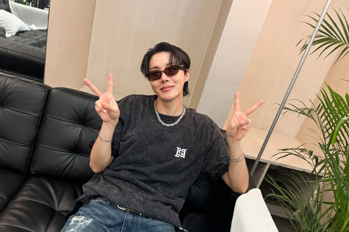 [#오늘의방탄] 
아미 덕분에 오늘 하루도 Sweet Dreams처럼 느껴졌어요🥰  Mahal Ko Kayo 💜
 
#오늘의제이홉 #제이홉 #jhope #BTS #방탄소년단 #HOPE_ON_THE_STAGE_TOUR_MANILA #HOS_TOUR_MANILA #BTSARMY