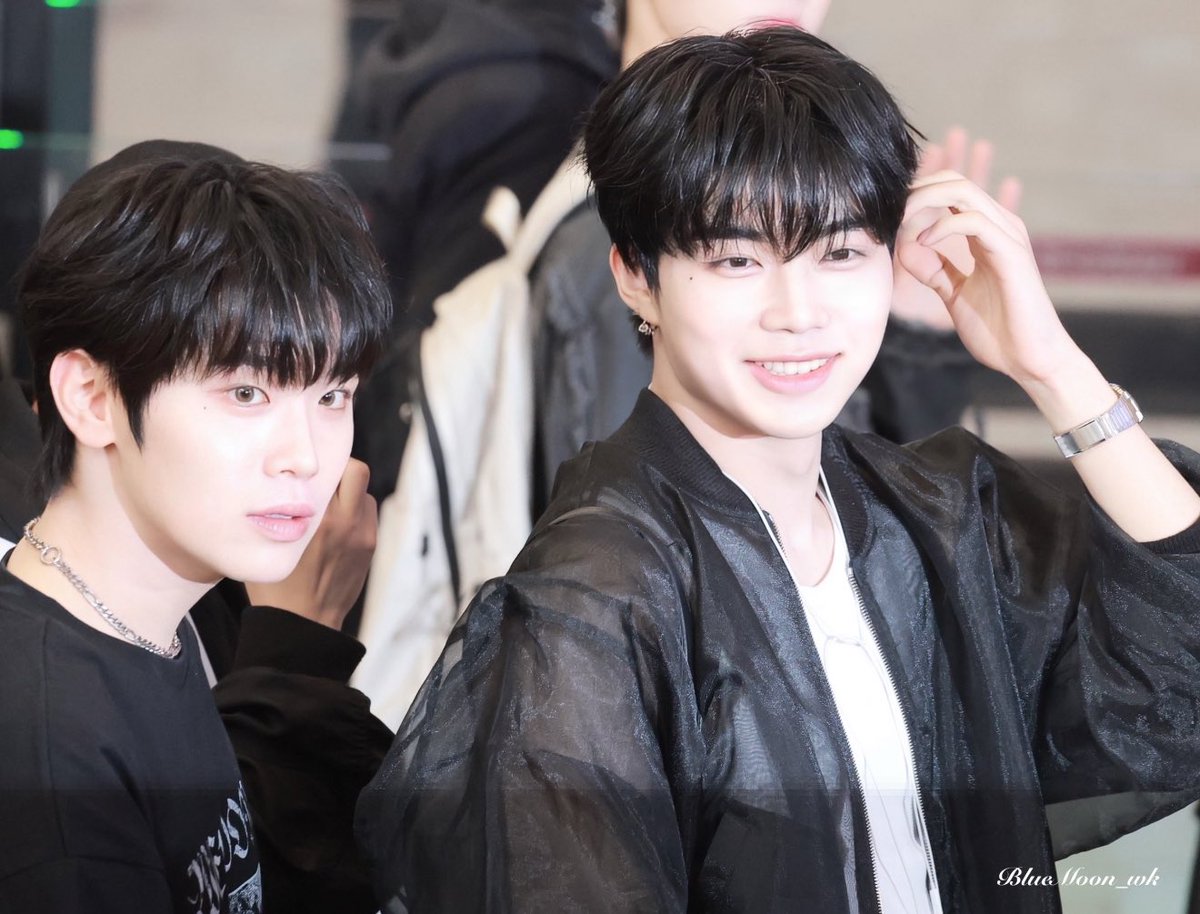 250411✈️

#PARKGUNWOOK #박건욱 #朴乾煜 #パクゴヌク #ZEROBASEONE #ZB1 #제로베이스원 #김태래 #キムテレ #KIMTAERAE