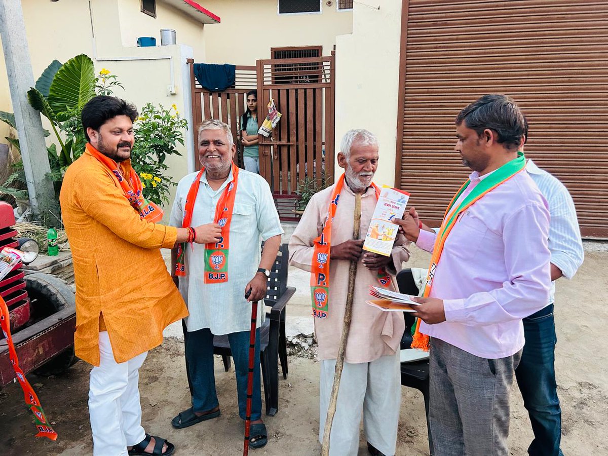 MukhiyaMu5964's tweet photo. @BJP4India के स्थापना दिवस के उपलक्ष्य में 'गांव चलो अभियान' के अंतर्गत आज विकास खंड गोहांड के ग्राम- #चुरहा व बड़ेवारा (बूथ संख्या- 146,147) में  चौपाल लगाकर गाँव के सम्मानित लोगों के साथ संवाद कर भाजपा की डबल इंजन सरकार की उपलब्धियां, विभिन्न जनकल्याणकारी योजनाओं व जनहित की https://t.co/QY11IzK0Tl