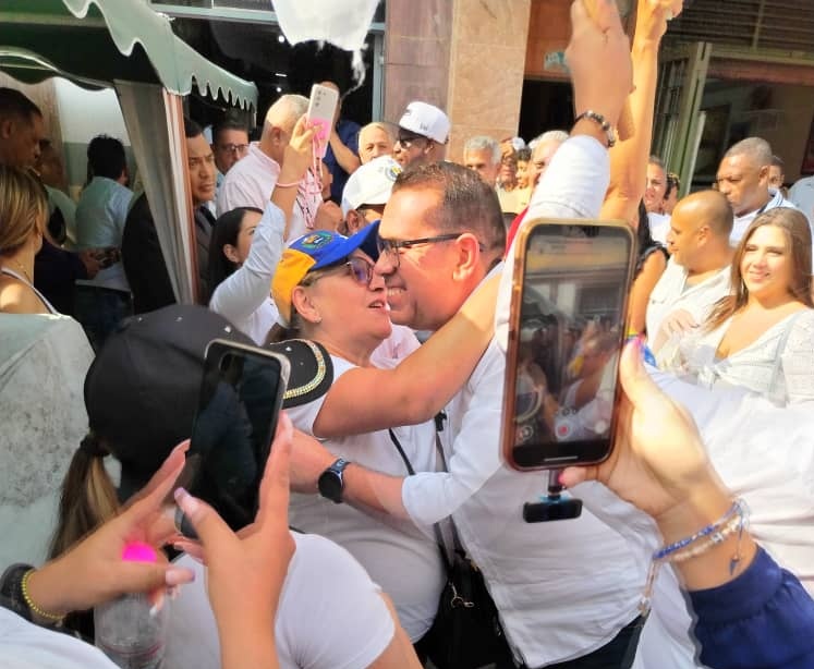 Chacao_AD's tweet photo. Felicidades a nuestro gran Compañero Negal Morales @Negal_m por su inscripción ante el #CNE Teques #MIRANDA

Nos alegra contar con un candidato propio y #ADeco para la Gobernación

¡Miranda en Rumbo Seguro!

#ADecos aseguremos nuestro futuro. A votar éste #25Mayo https://t.co/n9YEqTaqON