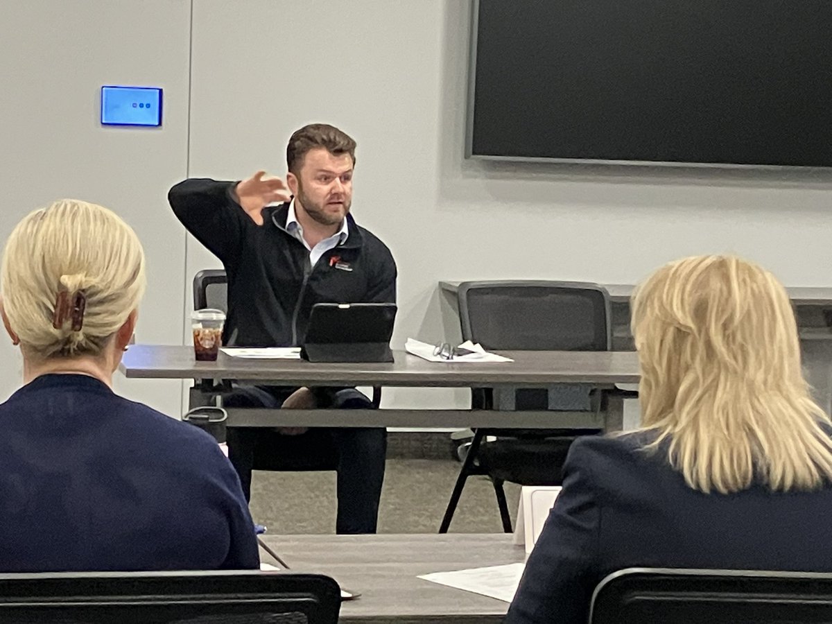 MNExcellence's tweet photo. Excited to kick off today’s class w/ guest speaker @gavinhanson talking about Minnesota’s State Budget situation… how we got here in past couple years, current debate at Capitol, and future impacts for taxpayers, employers and workforce, MN economy and more. Thank you Gavin! https://t.co/oXZIDn8Esq