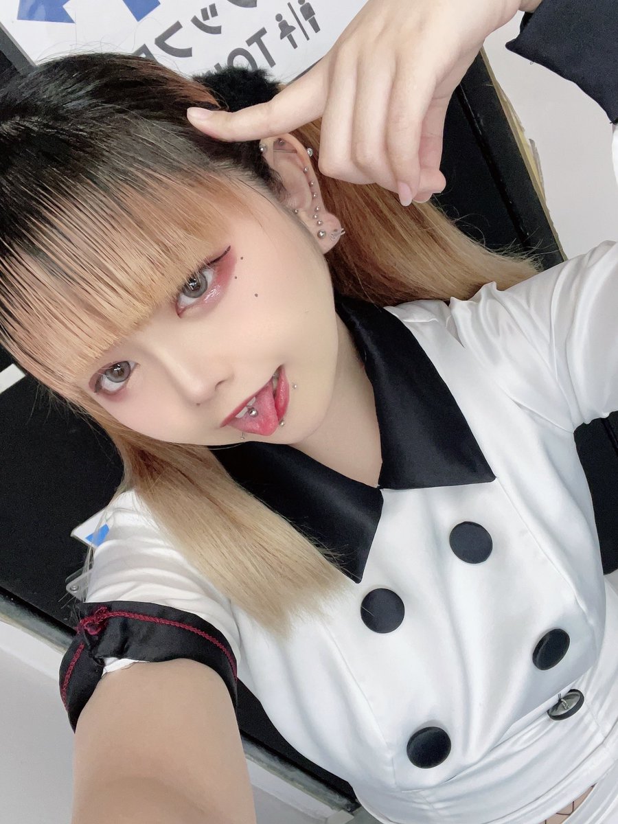 hiyokoa6_SO's tweet photo. 神田CLUB F# 無銭無双 昼・夜
ありがとうございました❕

新曲『バカは春を好む』どうでしたか🌸
曲もダンスもポップで夜夢はとても好き
みんなでバカ春育てようね~🙌

沢山コール聞こえてﾊﾋﾟﾊﾋﾟでした💟

パラフレ最後の無銭無双で悲しいけど
最高に楽しいライブだった！
みんなありがとう😭🫶 https://t.co/A328opSM0g