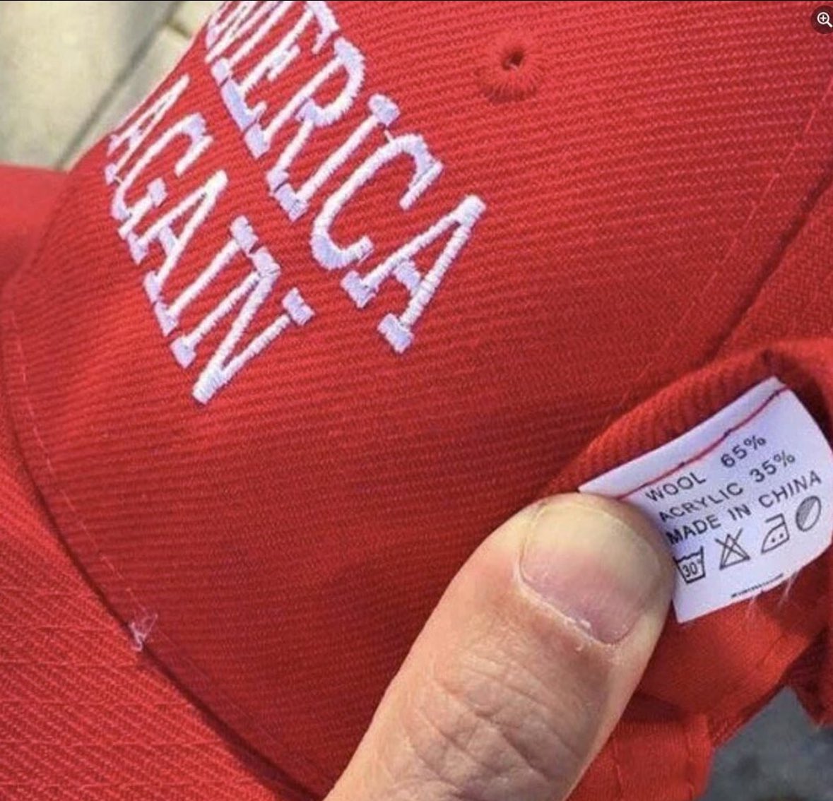 confinced's tweet photo. @realDonaldTrump laat z’n caps op een bijzondere plek fabriceren …. https://t.co/ctvq1wEKcf