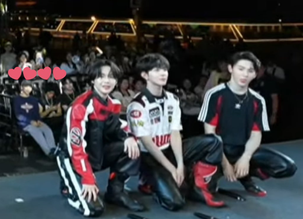 natthaxnp's tweet image. แฟนคลับVIPนั่งแถวหน้าสุด 55555

#RACEBACExICONSIAM 
#DONGDONG #RaceBace  #RICKY #JELLY
#ninjx_apt 
#ppeanutp