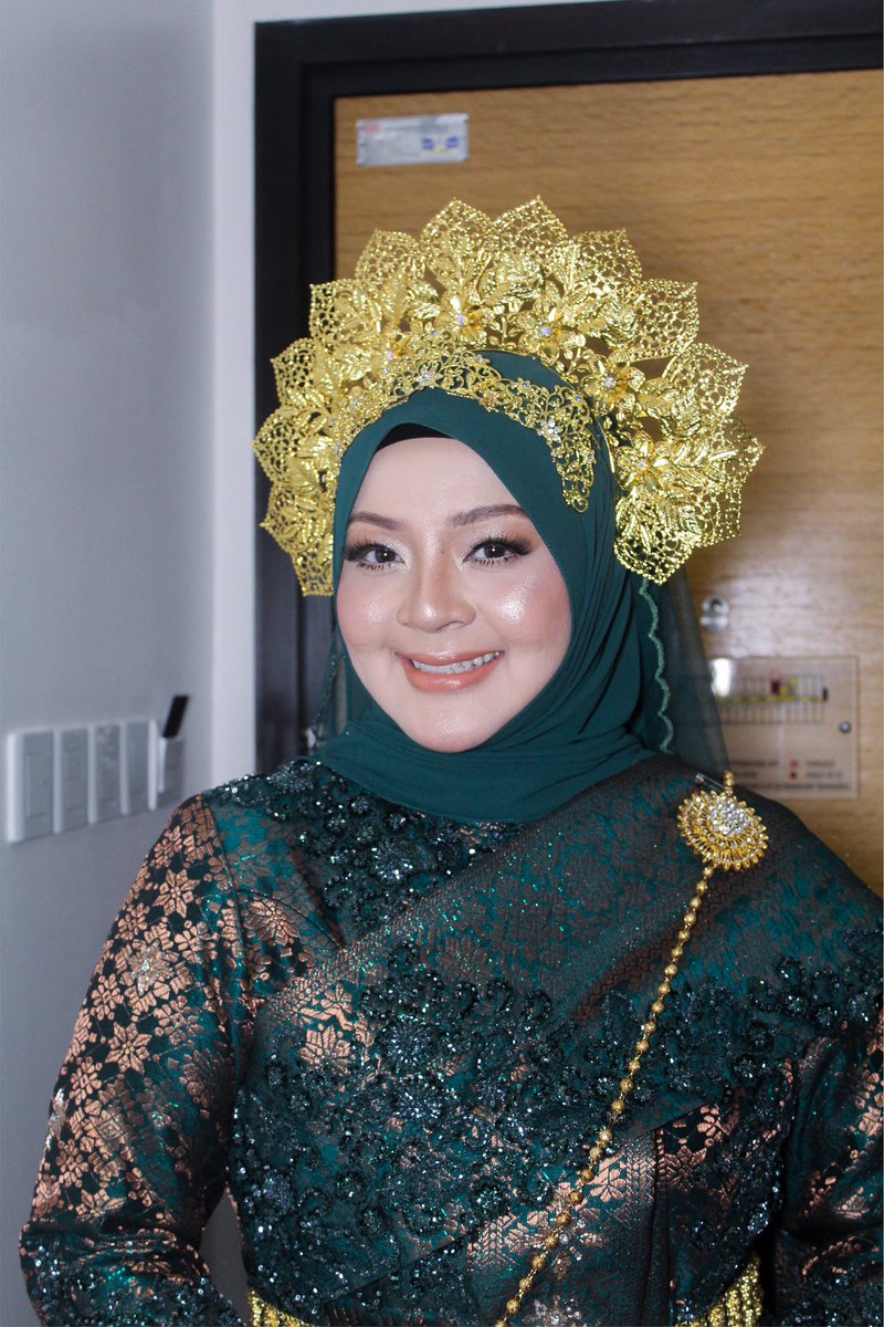 TouchbyWada's tweet photo. Harini ada client makeup untuk dinner award. Tapi theme bridal yaa. Auto jadi pengantin balik satu malamm. Btw siapa ada event on July onwards boleh la cari sayaa 🥰 https://t.co/TSzijUDB2B