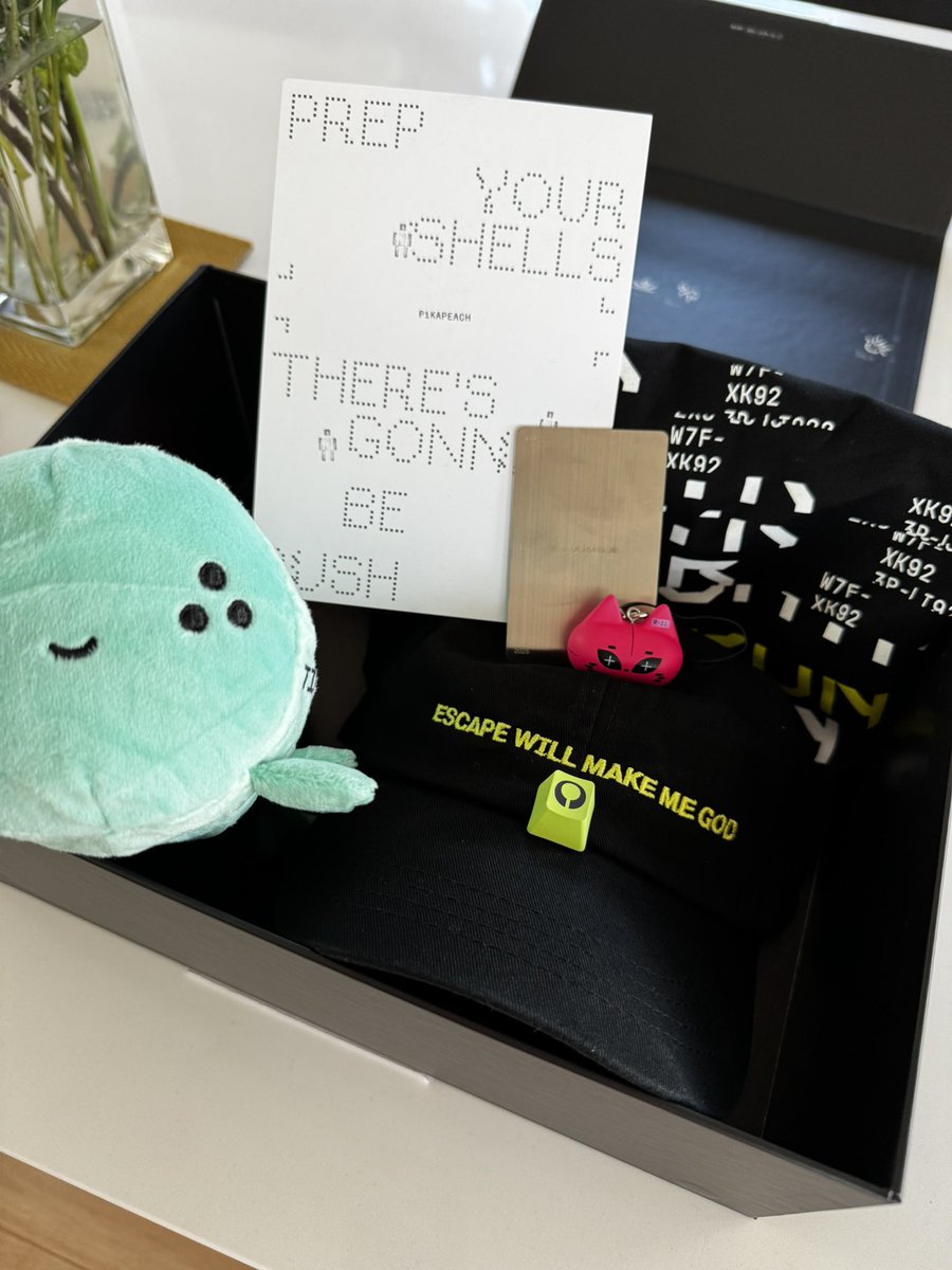 I am HOMEEEEE 

you’ll never guess what was waiting for me 👀 

ILL BE STREAMING THE REVEAL! CANNOT WAIT 🐛

#ad #MarathonCreator #MarathontheGame