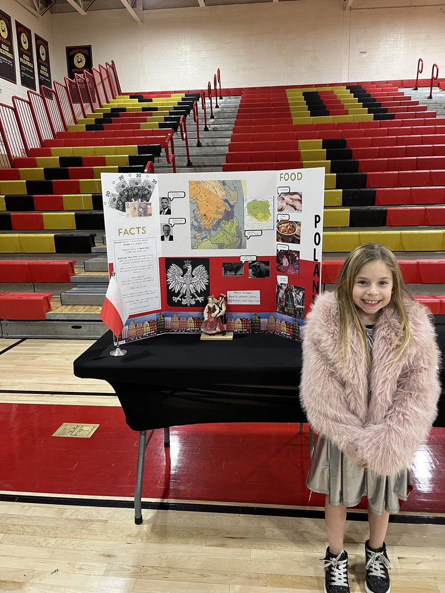 _missryder's tweet photo. MOTSD International Night was a success! Everyone did a wonderful job and I truly enjoyed learning about everyone’s cultures and countries. https://t.co/7gVZm70c4h