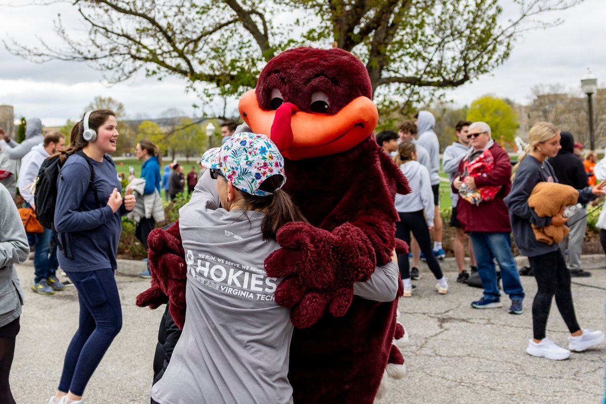 hokiesports's tweet photo. .@TheHokieBird hugs this morning ☺️
#VT32Run | #ThisIsHome https://t.co/SyeVPTpDha