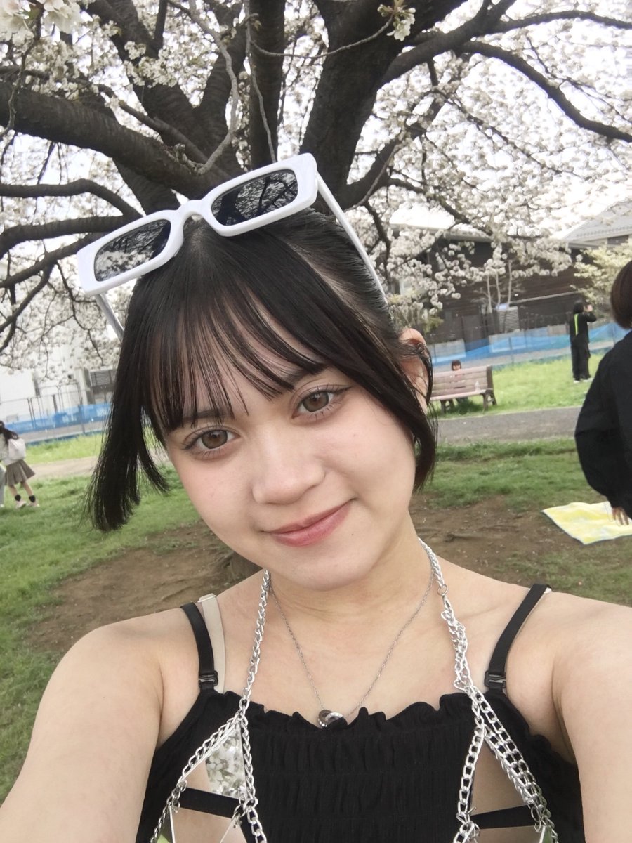 hilala__idol's tweet photo. 2025.4.12(土)みのたちマルシェ🌀
サングラスにも鏡にも写っちゃおる🕶🪞(瞳にも)
#Babooom
#Chacky https://t.co/o2x19H7Z5b