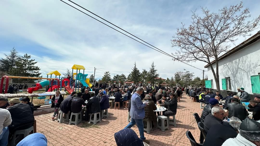 Burunsuz mahallemizde yağmur ve şükür duası programına Bld. Başkanımız, Ak Parti ve MHP İlçe Başkanlarımız yönetim kurulu üyelerimiz ve meclis üyelerimizle birlikte katılım sağladık.
Rabbim rahmetini bereketini üzerimizden eksik etmesin.
#Hüyük #Konya