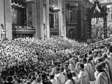 StephenKokx's tweet image. If Vatican II is from the Holy Spirit, then we have to conclude that the Holy Spirit ...

1) Approves of ambiguity in Church documents
2) Wanted non-Catholic ideas to be incorporated into the Church's official teachings
3) Desired a Protestantized, watered down liturgy
4)…