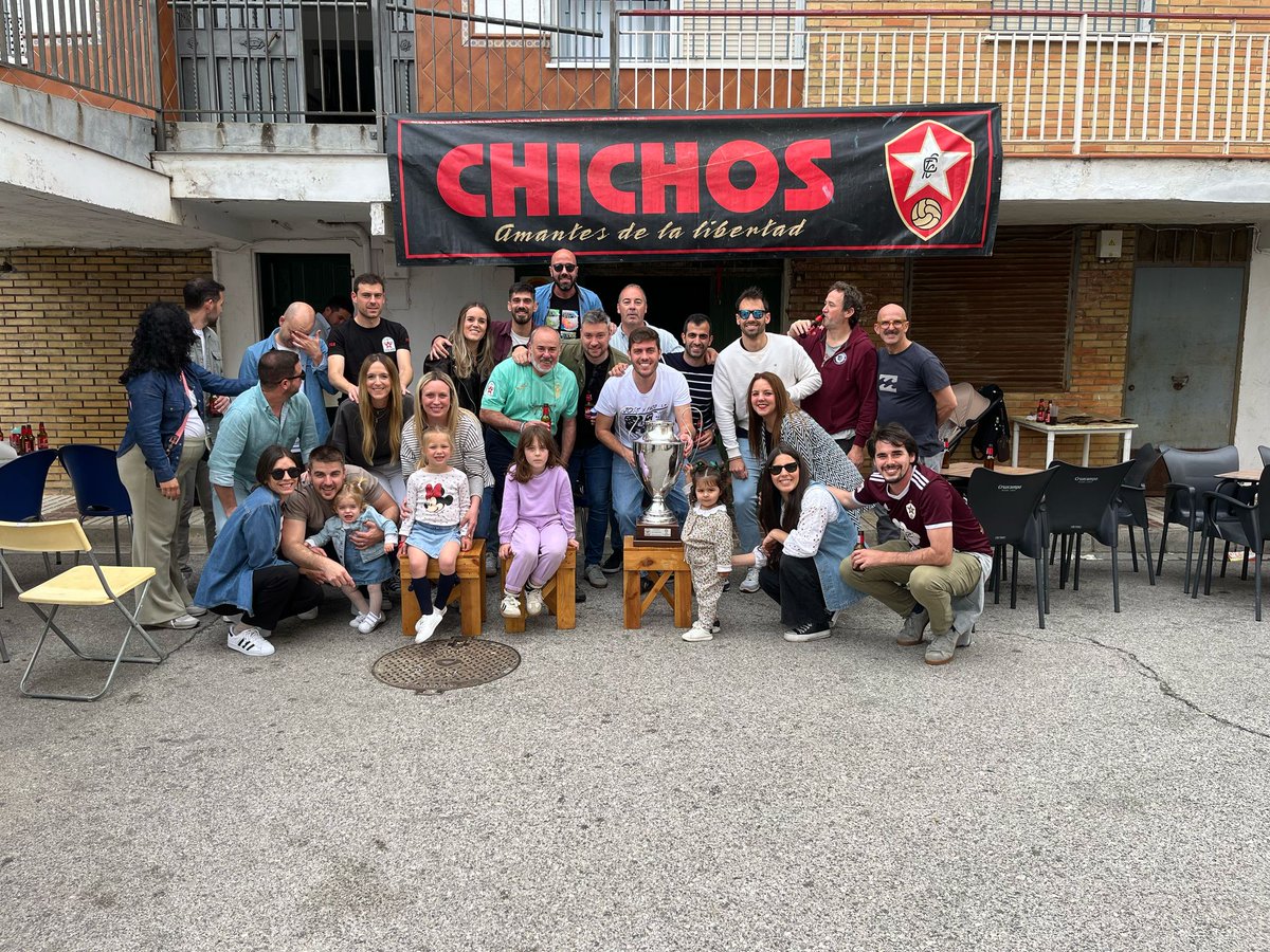 Un año más, siguiendo tocando plata

Gracias <a href="/ligachichos/">LIGA LOS CHICHOS</a> por seguir haciendo posible esto

AQUÍ NO SE PARA

CHICHOS OLD STYLE

AMANTES DE LA LIBERTAD 

🏆❤️