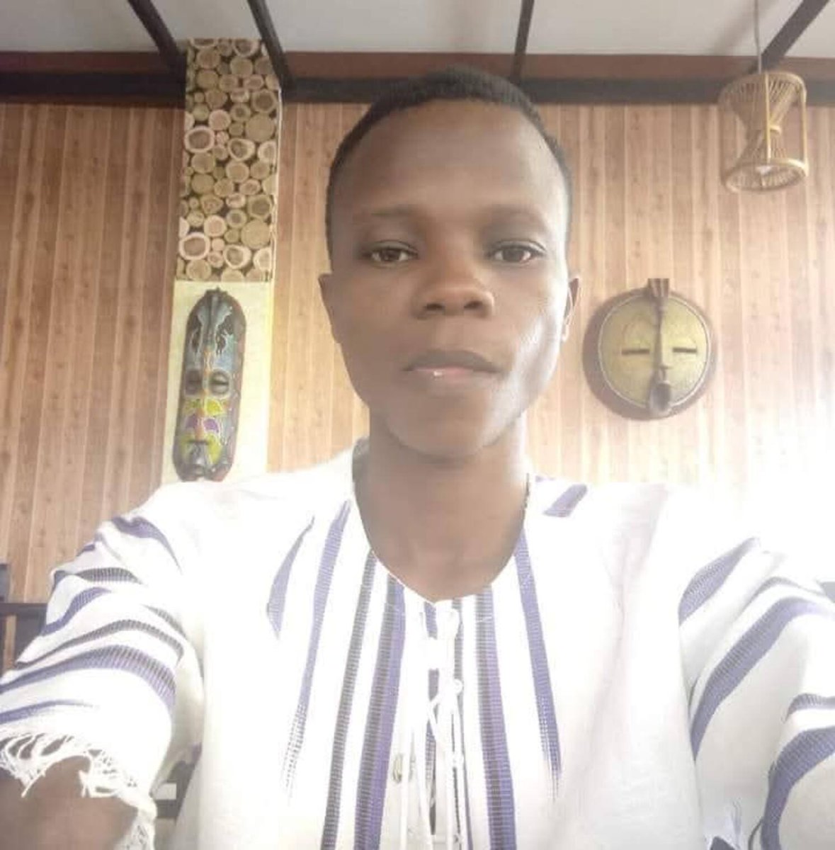 actualites229's tweet photo. 🇧🇯 Chadrac Watowédé Houngnibo a été interpellé ce vendredi 11 avril par les autorités judiciaires béninoises, dans le cadre d’une enquête judiciaire en cours portant sur des faits présumés de harcèlement par voie électronique et de diffamation sur des tiers. https://t.co/r2HAKYtbQO