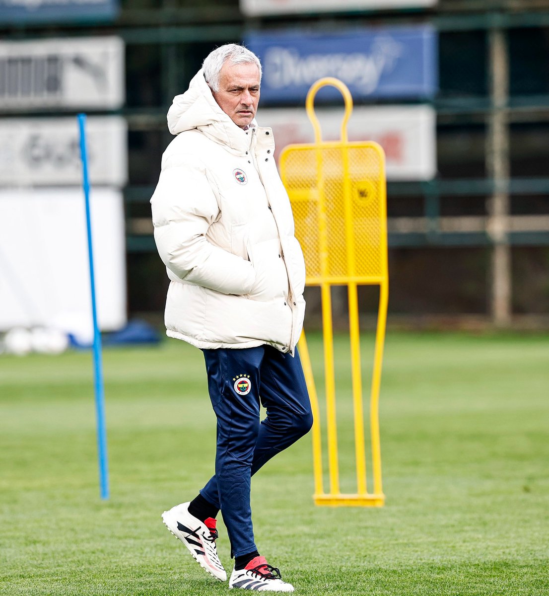 aspor's tweet photo. 🟡🔵 Fenerbahçe, Sivasspor maçı hazırlıklarını tamamladı. #FBvSVS https://t.co/7M7ByHU4qx