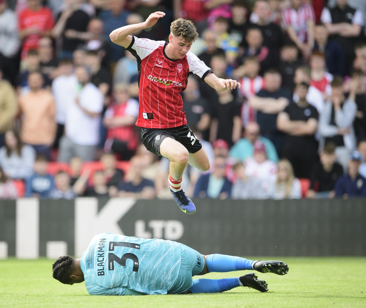 LincolnCity_FC's tweet photo. βοΈ Battling hard.
βοΈ 42β | π΄ 1-1 π΅ | #LINSHR https://t.co/xmImHpxEoo