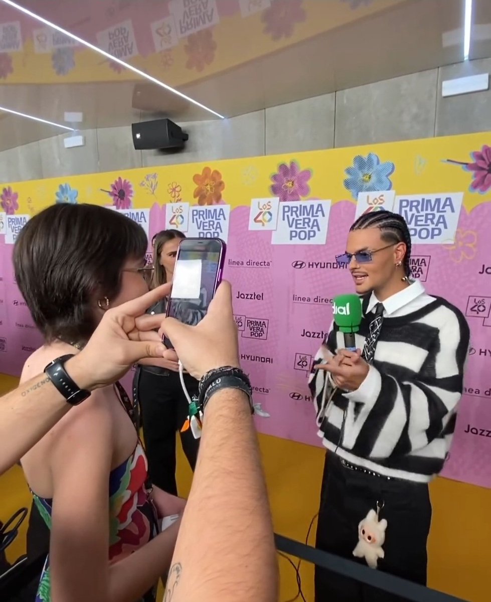 Algunos alumnos del #Masterderadio de la <a href="/FcaNebrija/">Facultad de Comunicación y Artes de Nebrija</a> pudieron comprobar cómo es la #radiomusical desde dentro cuando se organiza un evento como el #Primaverapop  Lucía está cumpliendo su sueño de hacer prácticas en <a href="/Cadena_Dial/">Cadena Dial España</a> Gracias a <a href="/sergiofigueiras/">Sergio Figueiras</a> profe de 📻 💿🎸 <a href="/Nebrija/">Universidad Nebrija</a>