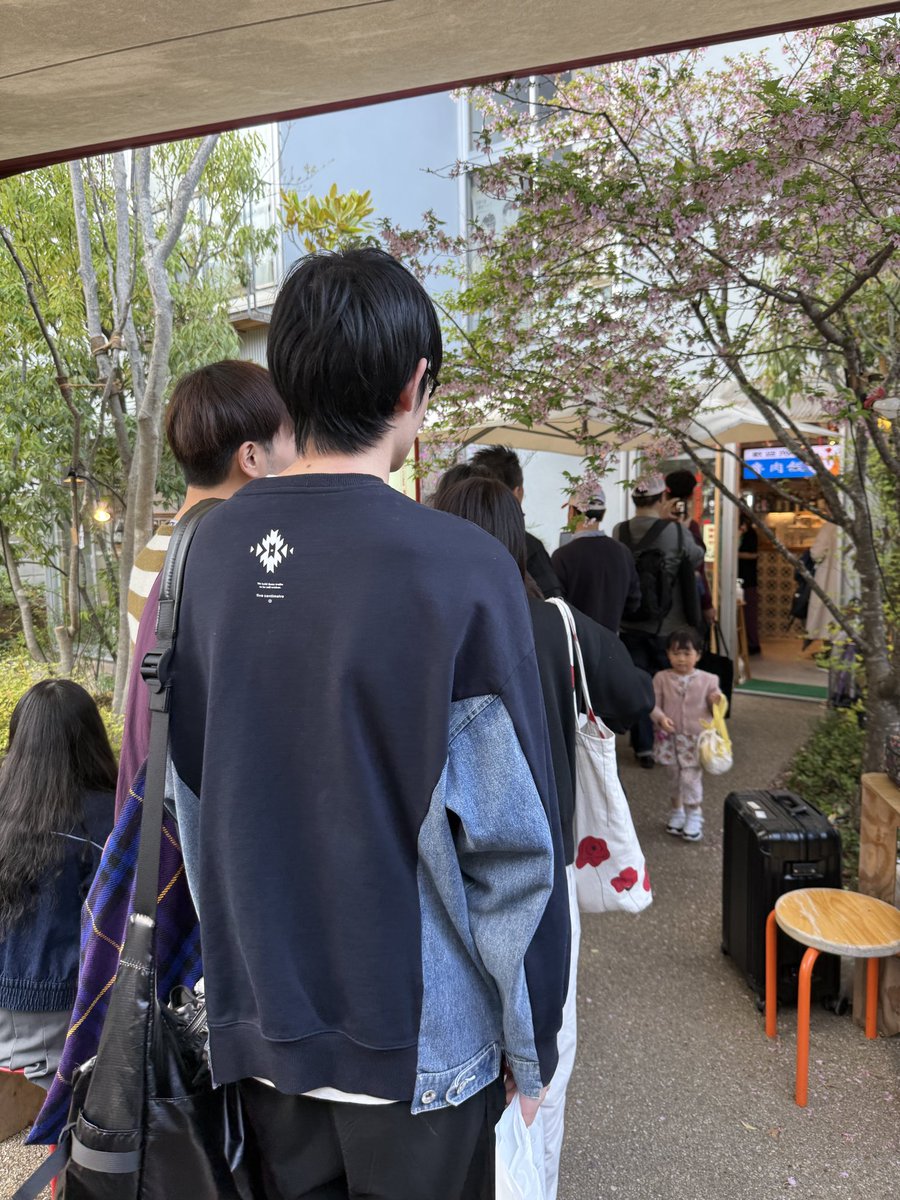 晴れた土曜日に <a href="/bigroman_store/">大浪漫商店 / BIG ROMANTIC STORE</a> に来てくださった皆さん、まだ日本での活動は少ないんですが、そんな中でも応援してくれて…本当に感動しました！

明日はPOP UPの最終日なので、週末のうちにぜひ遊びに来てくださいね！ そして、商品をゲットしてくれた方は、どんなアイテムを選んだかぜひ教えてね!