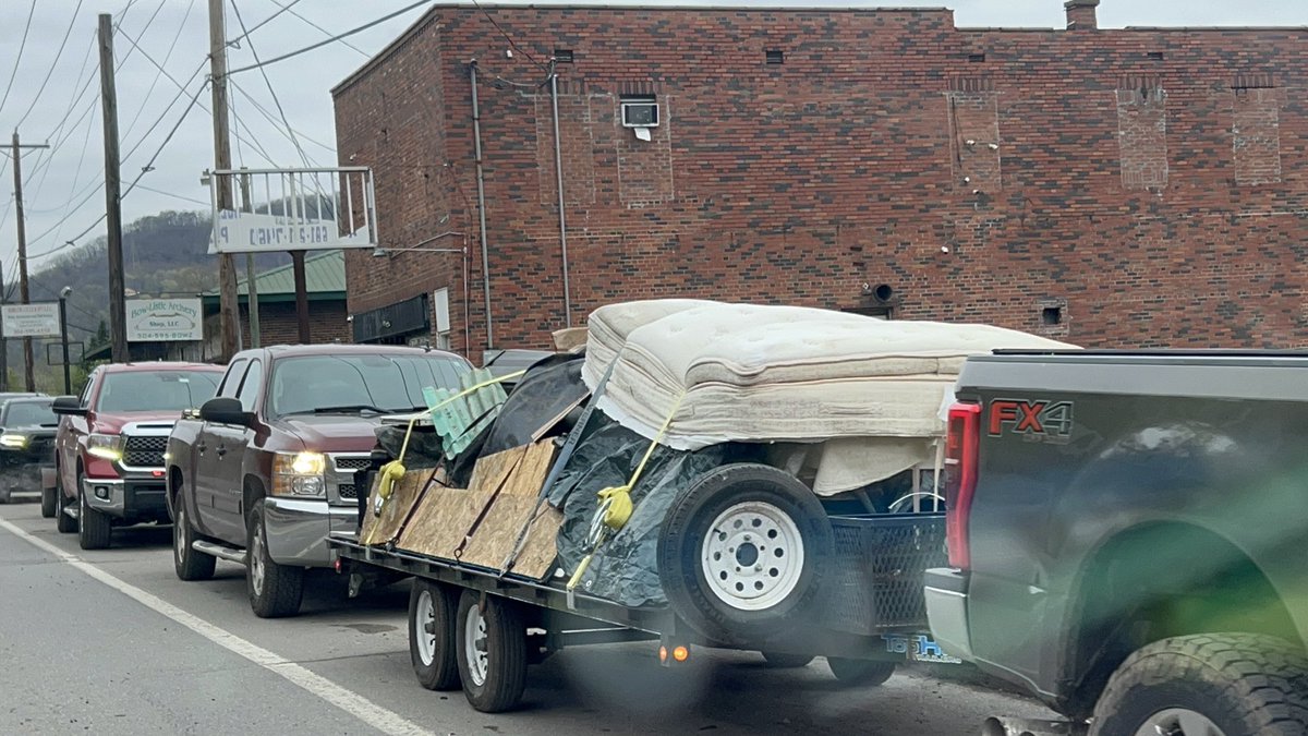 Kanawha County Clean up at the Cabin Creek Go-Mart. 
Goes until 4pm. 
Thank you to the <a href="/kanawhaus/">Kanawha County</a> Planning Department, Sheriff's Office, and Day Report Center.